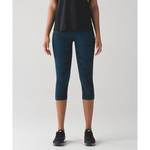 Lululemon Flow & Go Black & Blue Printed Crop Cropped Legging Leggings sz 2